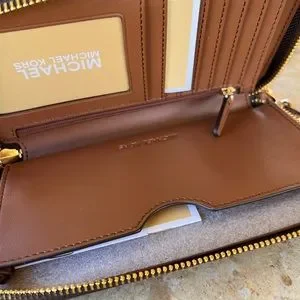 Michael Kors | Bags | Michael Kors Adina Md Signature  display picture 2